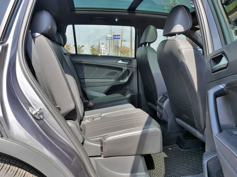 Used 2023 Volkswagen Tiguan SE R-Line image 11