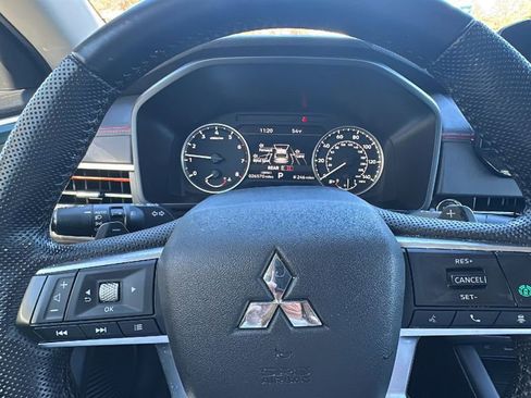 Used 2023 Mitsubishi Outlander SE image 28