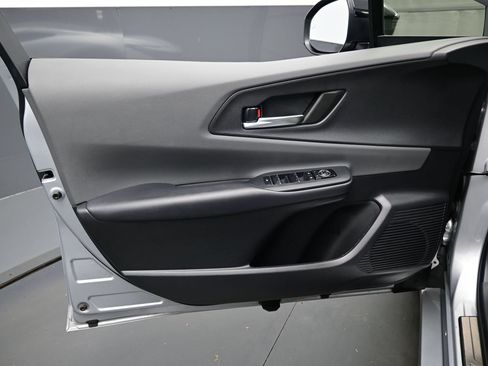Used 2025 Toyota Prius XLE AWD/4WD image 9