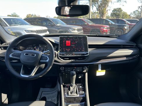 New 2026 Jeep Compass Latitude image 54