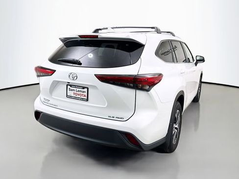 Used 2023 Toyota Highlander XLE image 7