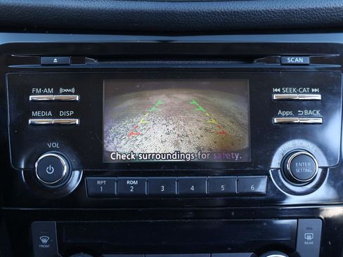 Used 2016 Nissan Rogue SV image 31