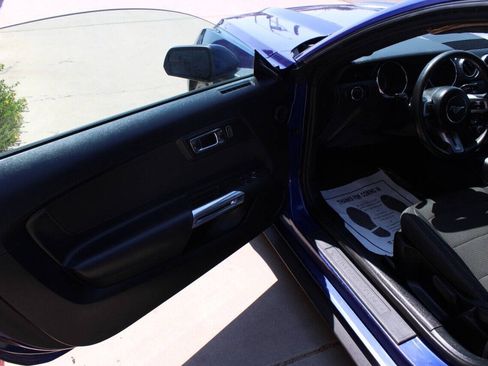 Used 2016 Ford Mustang Coupe RWD image 9