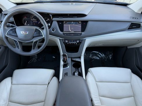 Used 2017 Cadillac XT5 Luxury w/ Driver Awareness Package image 29