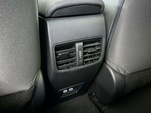 Used 2025 Toyota Corolla Cross LE FWD image 4