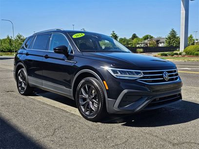 Used 2024 Volkswagen Tiguan SE w/ Panoramic Sunroof Package