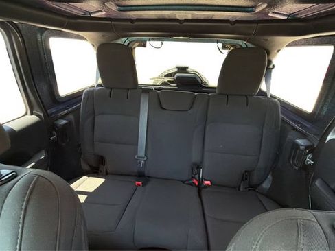Used 2019 Jeep Wrangler Unlimited Sahara AWD/4WD image 10