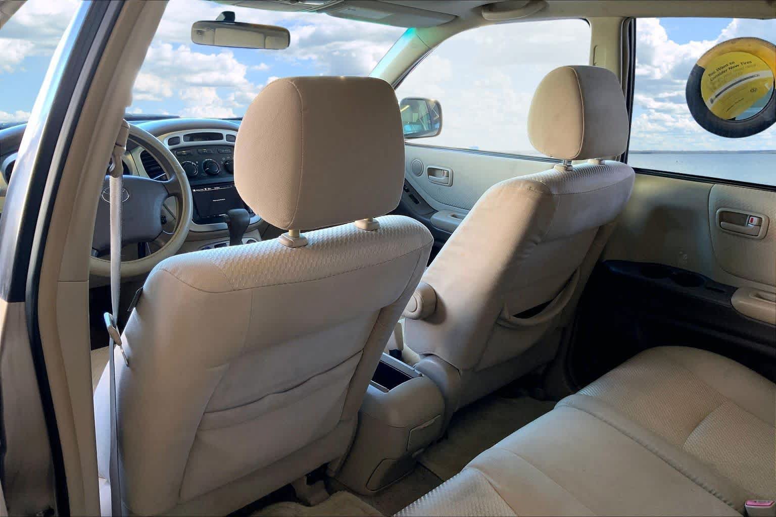 Used 2005 Toyota Highlander 4WD V6 w/ 3rd Row image 12