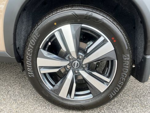 New 2025 Nissan Rogue SL w/ SL Premium Package image 24