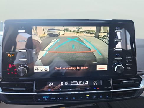 Used 2021 Toyota Sienna Platinum FWD image 15