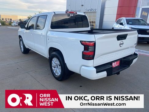 Used 2024 Nissan Frontier SV w/ SV Convenience Package image 3