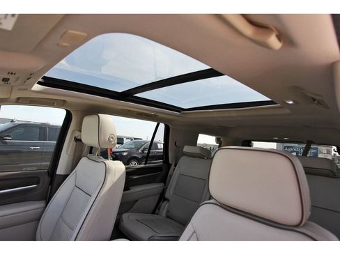 Used 2021 GMC Yukon Denali w/ Denali Premium Package image 28