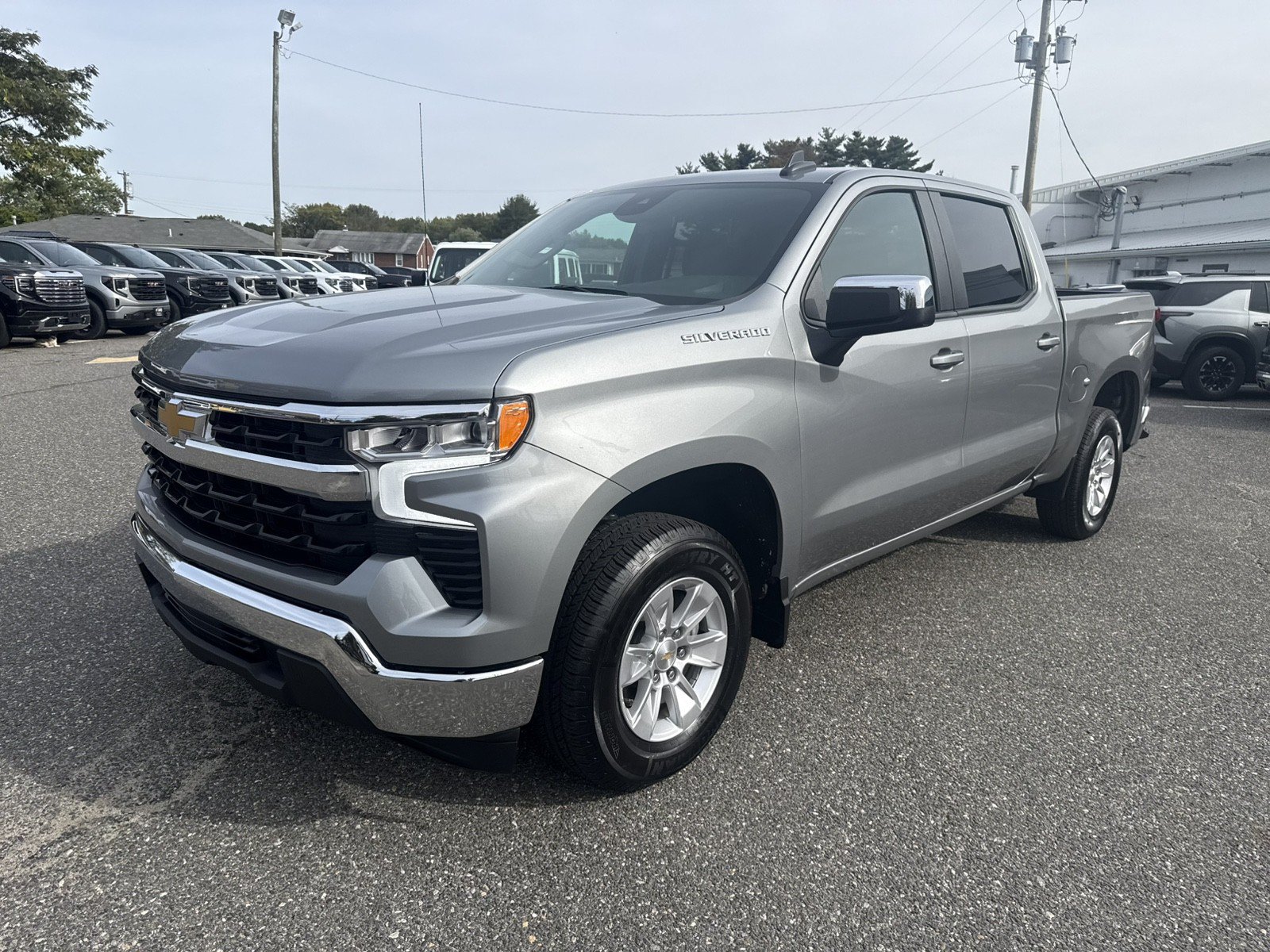 Used 2025 Chevrolet Silverado 1500 LT RWD image 8