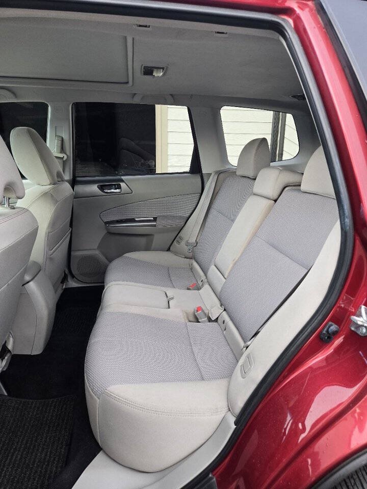 Used 2013 Subaru Forester 2.5X Premium w/ All-Weather Plus Pkg AWD/4WD image 7
