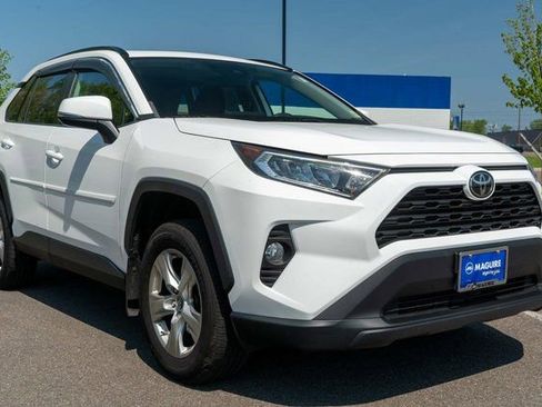 Used 2019 Toyota RAV4 XLE w/ Convenience Package AWD/4WD image 4