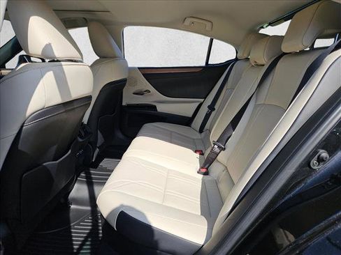 Used 2023 Lexus ES 300h w/ Accessory Package (Z1) FWD image 18