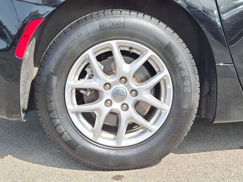Used 2024 Chrysler Pacifica Touring-L FWD image 14