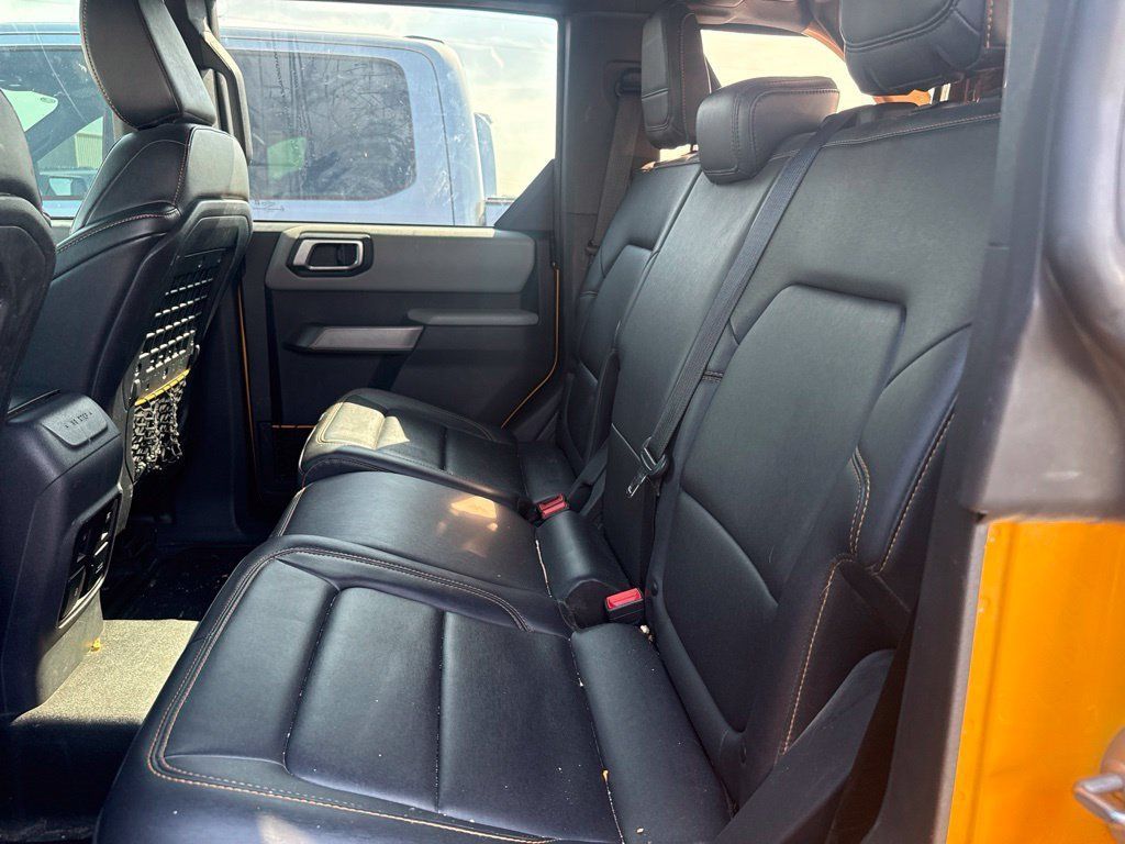 Used 2022 Ford Bronco Badlands w/ Sasquatch Package AWD/4WD image 5