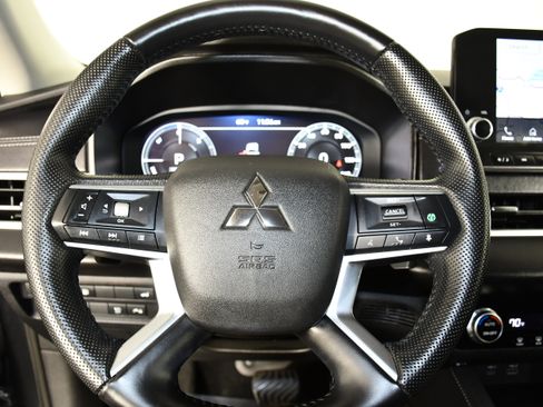 Used 2025 Mitsubishi Outlander SE AWD/4WD image 19