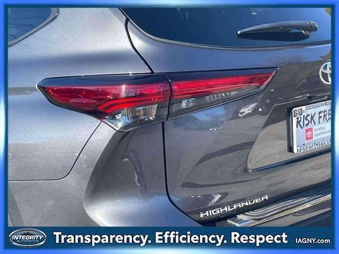 Certified 2023 Toyota Highlander XSE image 11