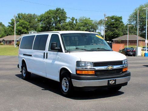 Used 2024 Chevrolet Express 3500 LT w/ LT Preferred Equipment Group RWD image 42