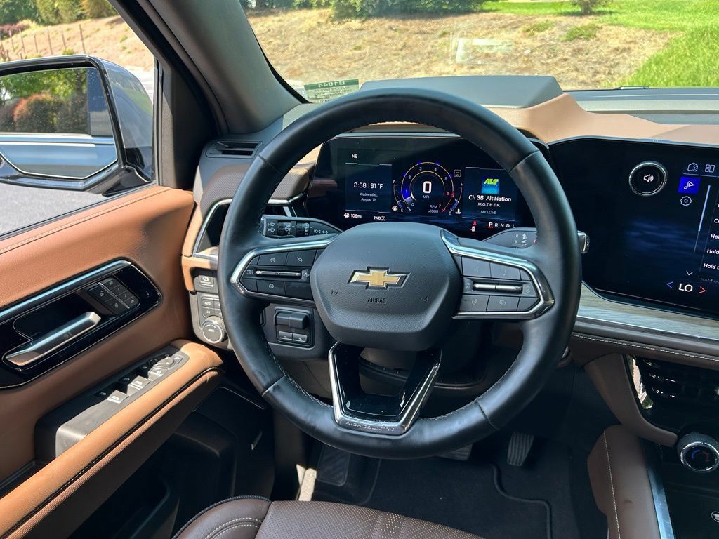 Used 2025 Chevrolet Suburban High Country w/ Sun And Tow Package AWD/4WD image 30