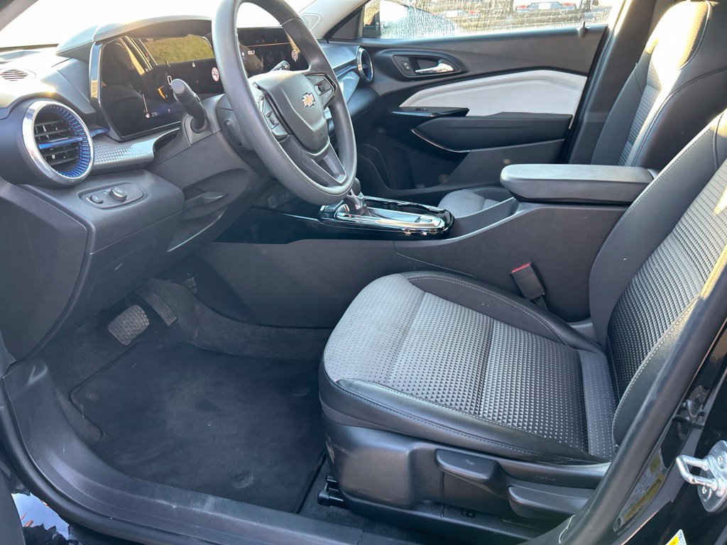 Used 2024 Chevrolet Trax LT FWD image 6