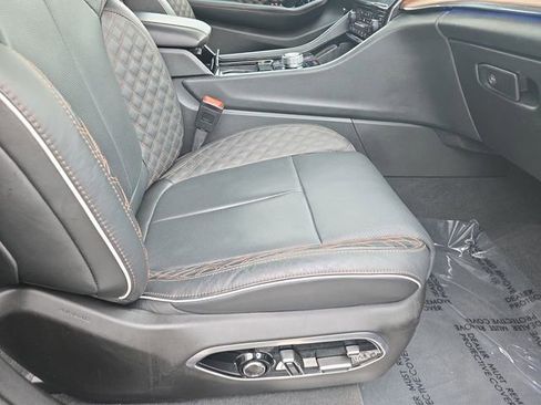 Used 2025 Jeep Grand Cherokee Summit image 11