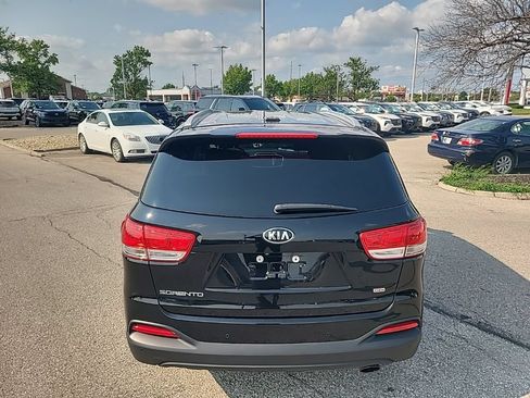 Used 2017 Kia Sorento AWD w/ LX Convenience Package image 10
