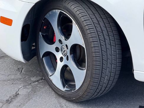 Used 2011 Volkswagen GTI 4-Door image 15