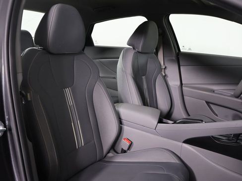 Used 2023 Hyundai Elantra SEL w/ Preferred Accessory Package image 25