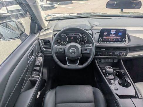 Used 2024 Nissan Rogue SV w/ SV Premium Package image 16