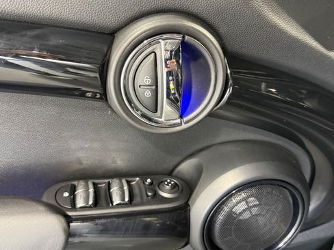 Used 2018 MINI Cooper S FWD image 16