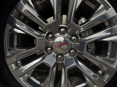 Used 2025 GMC Yukon Denali image 9