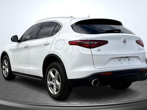 Used 2018 Alfa Romeo Stelvio AWD image 2