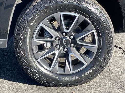 Used 2021 Chevrolet Tahoe Z71 image 36