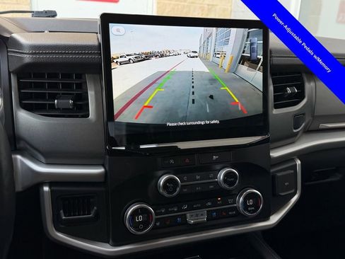 Used 2024 Ford Expedition XLT image 9