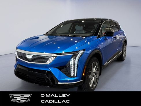 New 2026 Cadillac Optiq Luxury 2 image 1