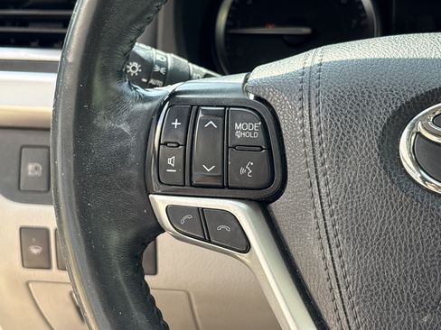 Used 2019 Toyota Highlander Limited Platinum AWD/4WD image 19