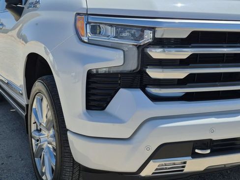 Used 2023 Chevrolet Silverado 1500 High Country w/ High Country Premium Package AWD/4WD image 4