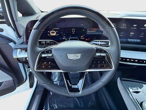 Used 2025 Cadillac Optiq Sport 1 w/ LPO, Floor Liner Package AWD/4WD image 41