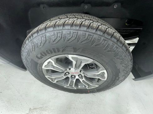 New 2026 GMC Sierra 1500 SLE image 12