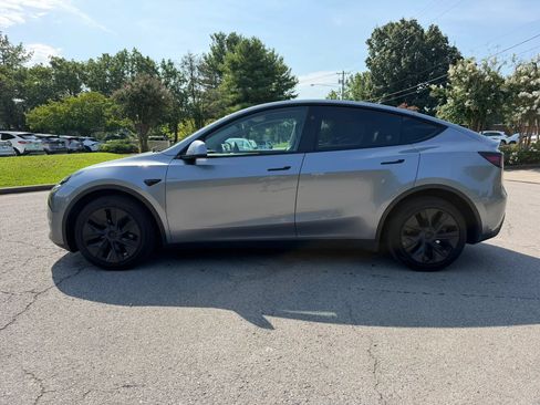 Used 2024 Tesla Model Y Long Range AWD/4WD image 7