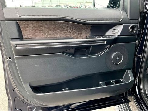 Used 2021 Ford Expedition Limited image 9