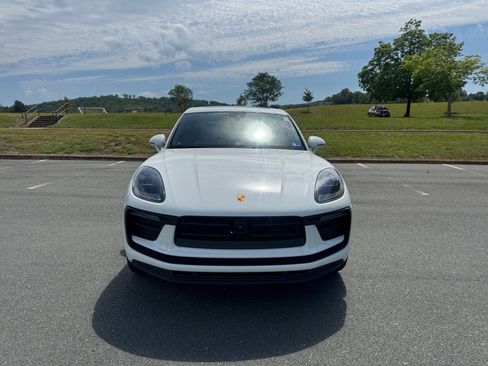 Certified 2023 Porsche Macan Turbo AWD/4WD image 10