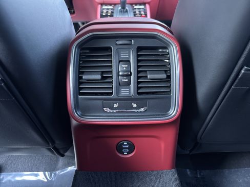 Certified 2025 Porsche Macan GTS AWD/4WD image 30
