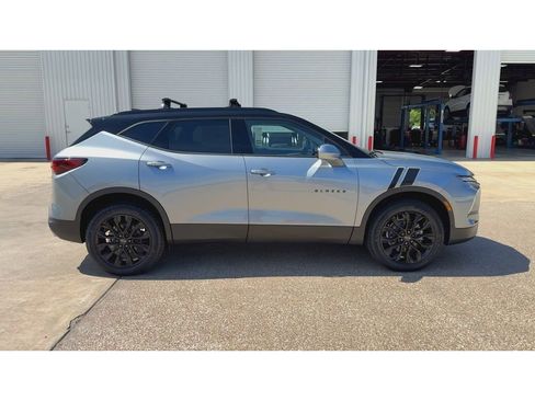 New 2026 Chevrolet Blazer LT w/ LPO, Black Sport Package FWD image 9