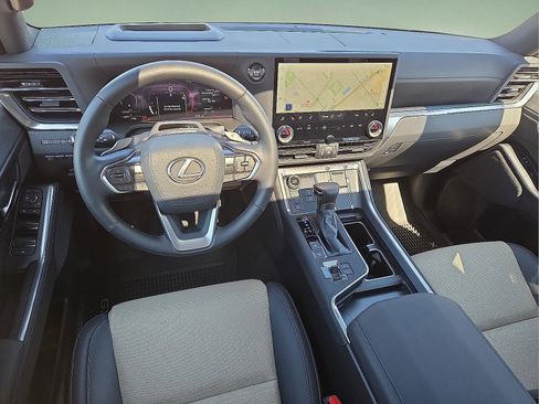 Used 2026 Lexus GX 550 image 11