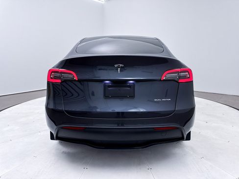 Used 2022 Tesla Model Y Long Range image 14