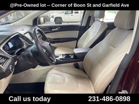 Used 2018 Ford Edge Titanium w/ Equipment Group 302A AWD/4WD image 14